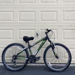 Trek 3500 Mountain Bike – 26” Wheels – Shimano 21-Speed – 13” Frame (33cm) Bicycle
