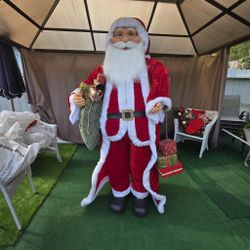 Santa Claus 6  feet tall