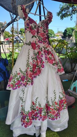 Quinceñera dress con crinolina