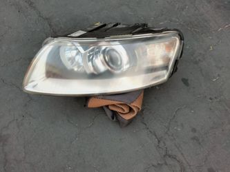 2005-2008 Audi A6 Audi A6 Xenon headlight with light bulbs and accessories OEM.