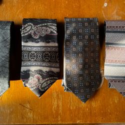 Pack Of 4 Versatile Ties