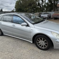 2007 Mercedes Benz R350 ***for Parts Only***