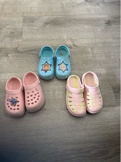 Beautiful three (3) pares girls shoes