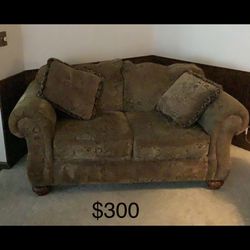 very very nice couch