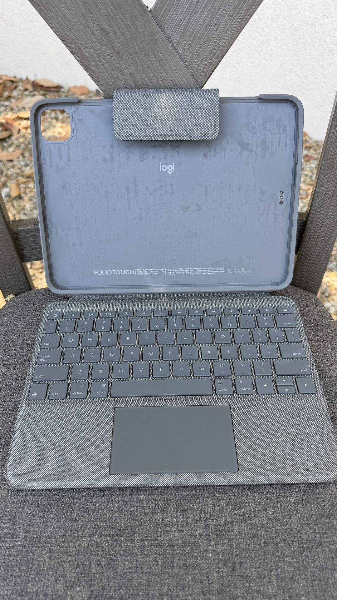 Logitech Folio Touch Keyboard Case for 11″ iPad (Air/Pro) – Great condition