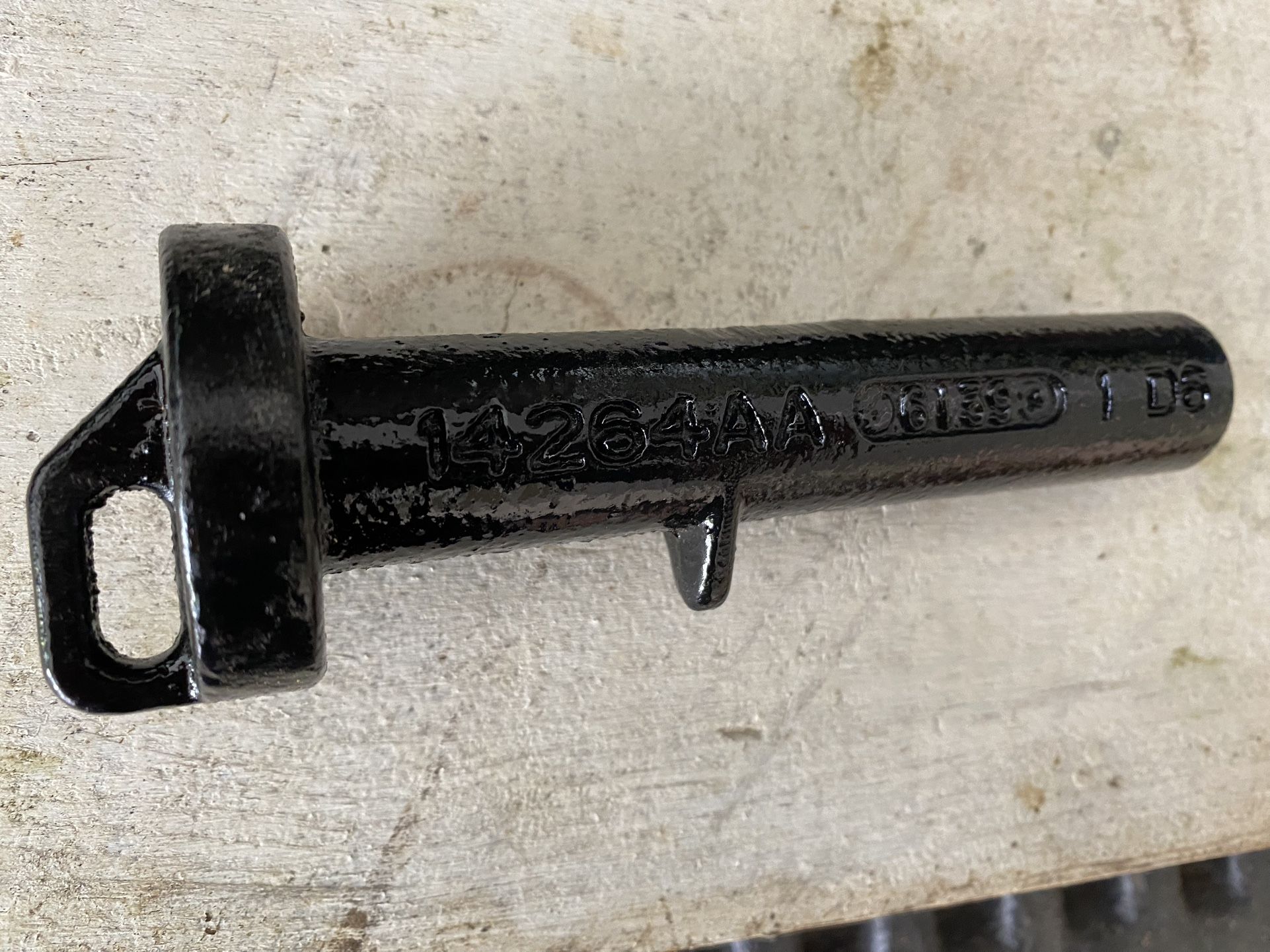 NEW HEAVY DUTY FRONT TOW PIN A65-6007/14264AA FOR KEN WORTH OR PETERBILT