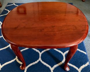 Vintage Oval Cherry Wood End Table Queen Anne Legs