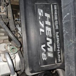 Hemi 5.7 motor / Transmission
