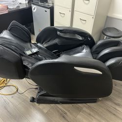 Massage chair. Works Very Well, Slight Wear At The Foot Section But Massagers Work Perfectly.