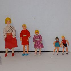 Dollhouse Family 