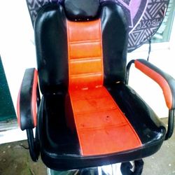Red & Blk Leather Barber Chair