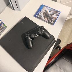 PS4 slim with game