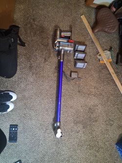 Dyson DC animal 44 + 2 extra batteries & charger