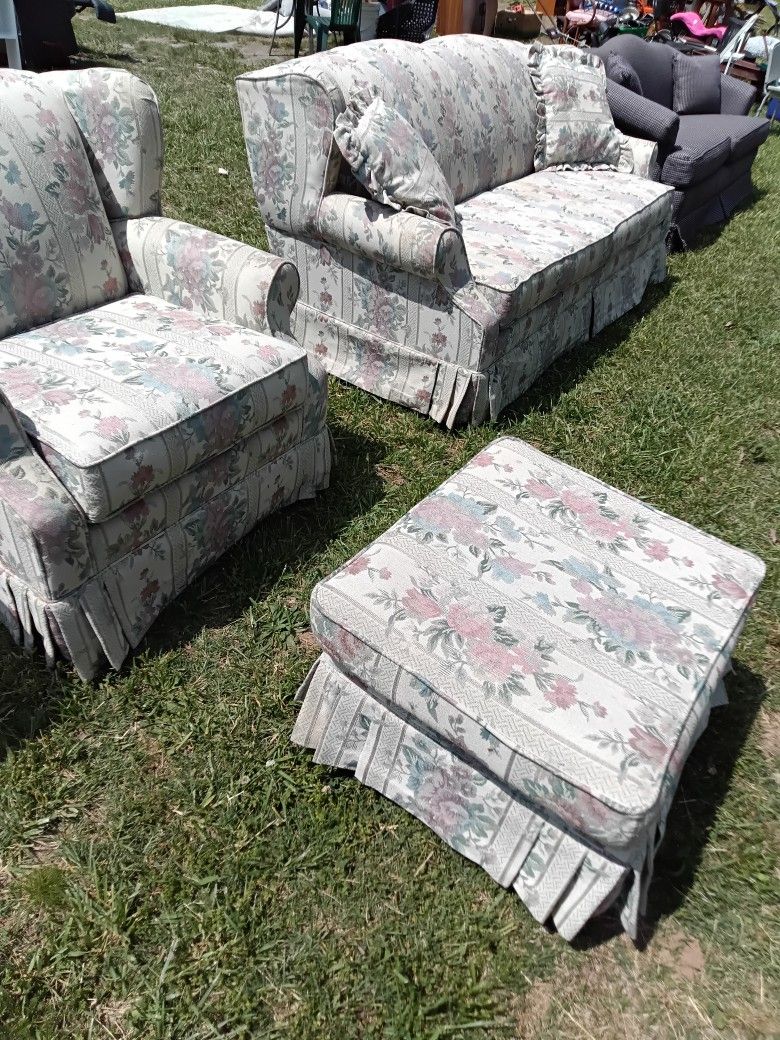 Free Nice Condition Sofa Set Free