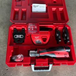 Milwaukee M12 Force Logic Press Tool Kit 1/2-1" Kit