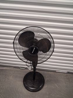 Honeywell three speed adjustable standing Fan. Color black . Works great in good condition .