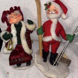 Annalee Mobilitee holiday dolls Santa and Mrs. Claus