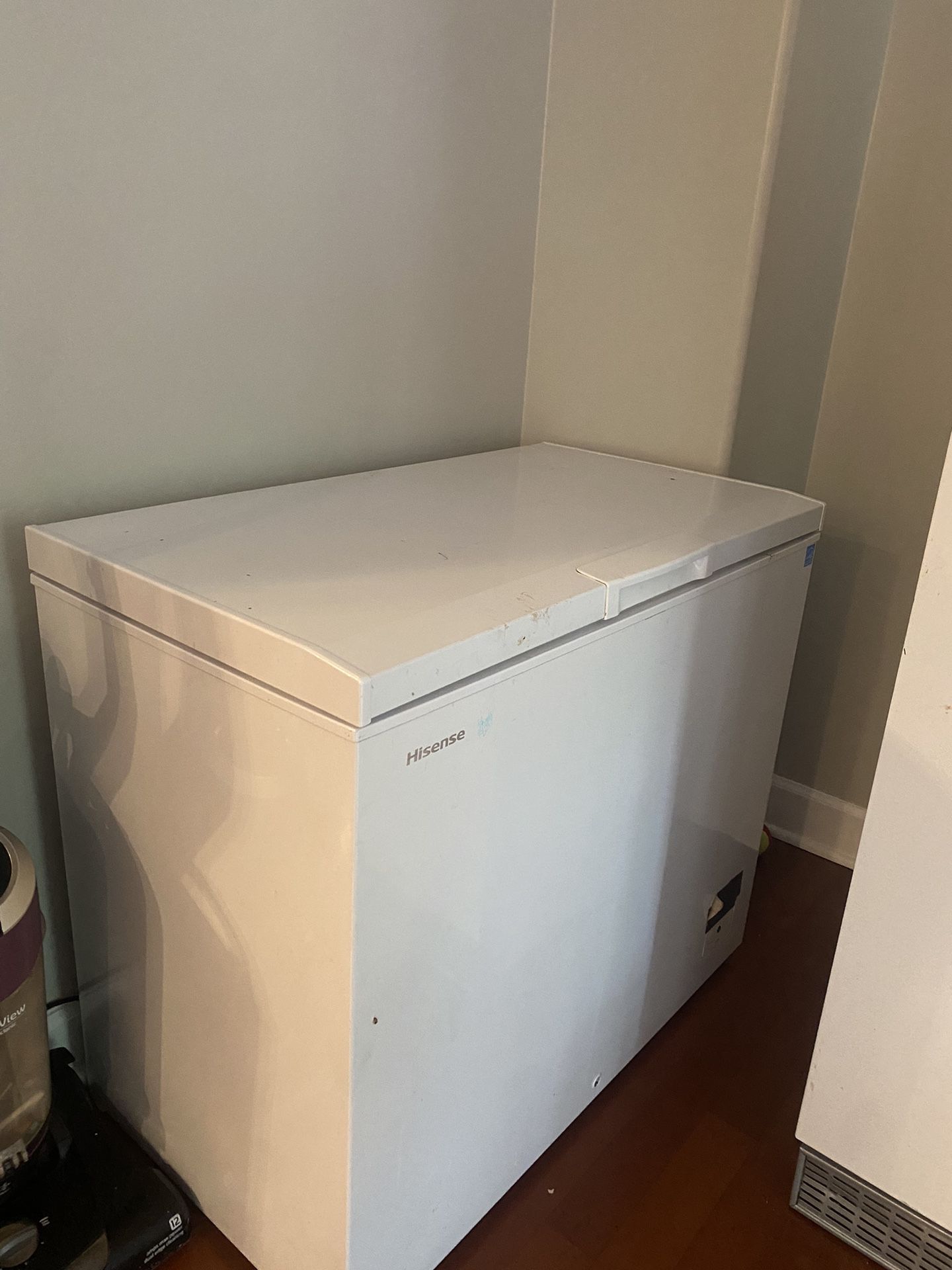 Chest freezer works great get super cold 130$