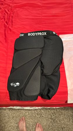 Hip guards for snowboarding