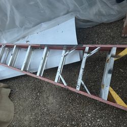 4 Ladders Lot