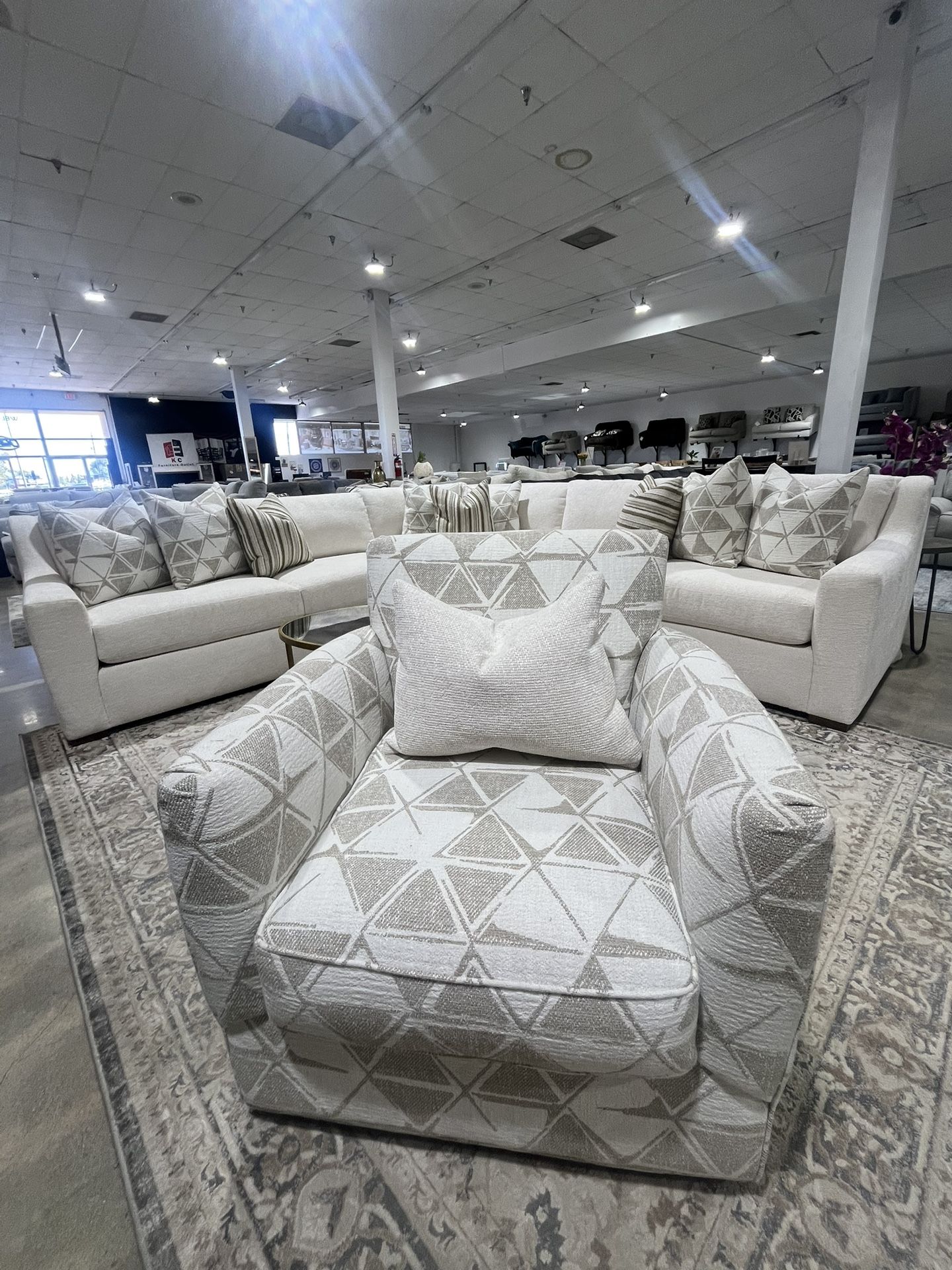 🤩Custom Designer Sectional + Swivel Chair 🤩