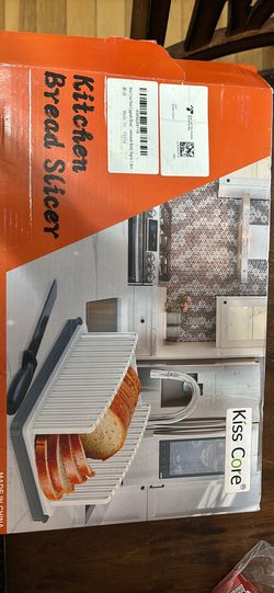 Bread slicer