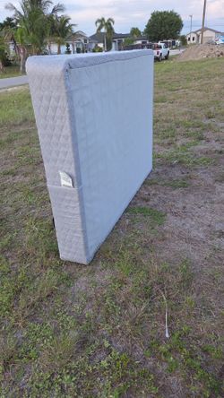FULL SIZE BOX SPRING IN OUTSTANDING CONDITION