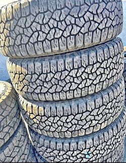 275 65 20 vendo un set de llantas usadas en excelente condición marca GOODYEAR