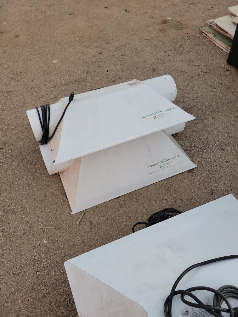 Two Magnum XXXL Refletor Grow Light Hoods