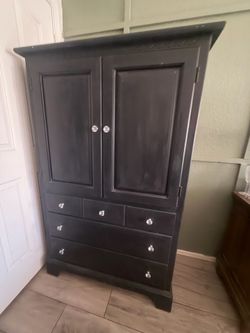 Dresser / Armoire
