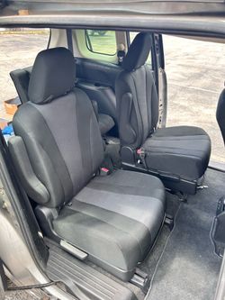 Mazda 5 (2013) rear seats