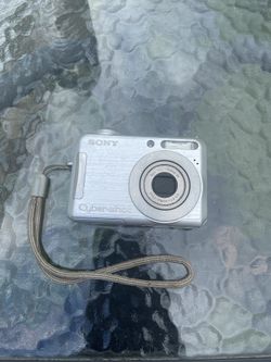 Sony Cyber-shot DSC-S700 Digital Camera 7.2 Megapixel / Silver Tested