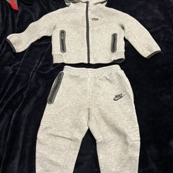 Toddler Grey Nike Tech Full Fit (24M)