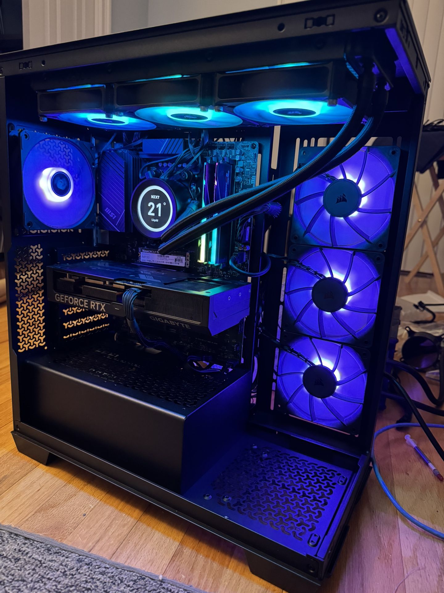 Custom Ryzen 7 7800x3d, RTX 4070 Super, 32GB Gaming PC