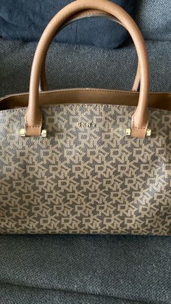 DKNY bag used in good condition $25 only serious buyers