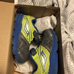 4.5c Saucony shoes