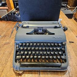 Professionally Serviced 1958 Olympia SM-3 with Case