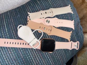 Apple Watch Series 5 (40mm GPS) Rose Gold- Includes 4 Bands & Portable Charger