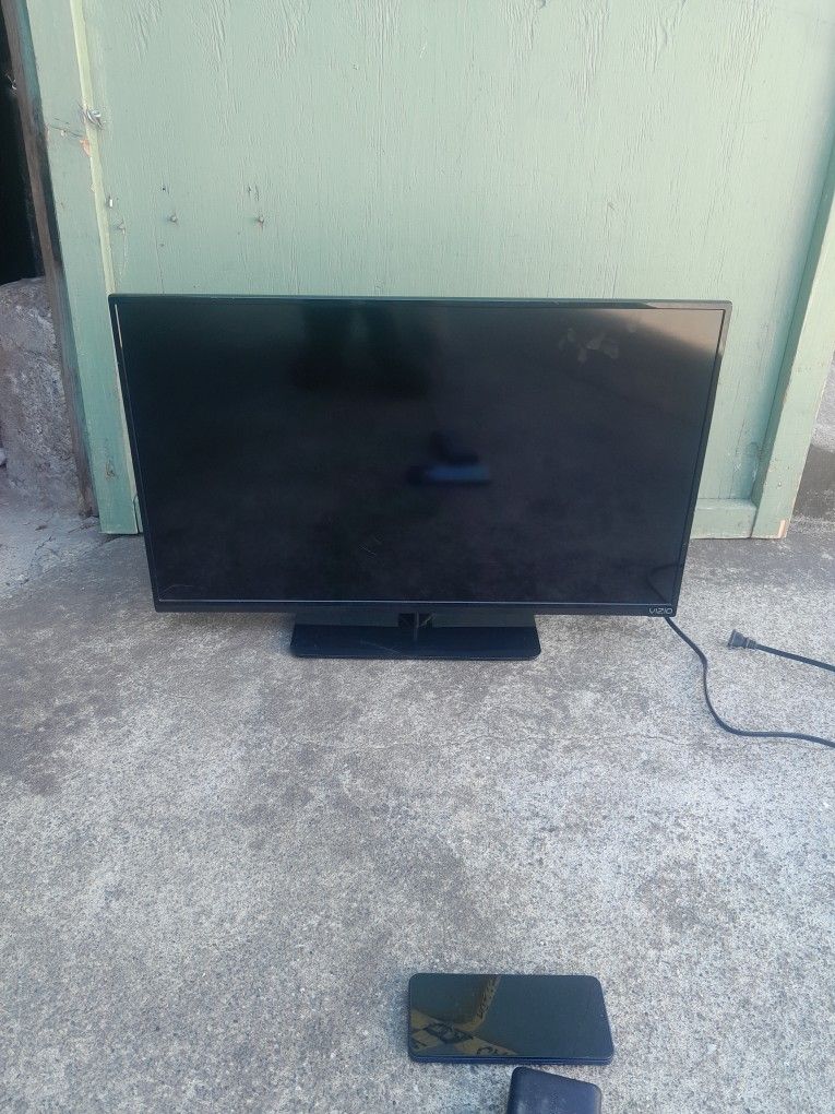 !!!!!First Come First Serve !!!!! 32"Vizio Smart TV with Power Cord