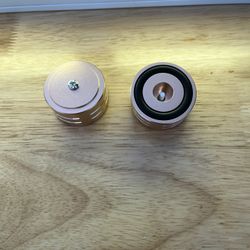 Raised Rubbber Speaker Feet