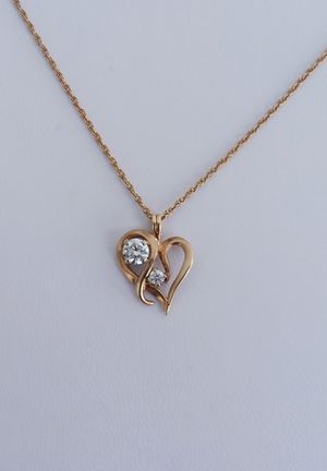 Photo 1/3 carat SI1 G-H diamond heart pendant/necklace 14kyg retail price $825 my price only $250! Local pickup or I SHIP through OfferUp