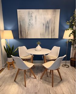 Beautiful Small Dining Set Great Condition!!! Table with 4 Chairs! I Can Deliver