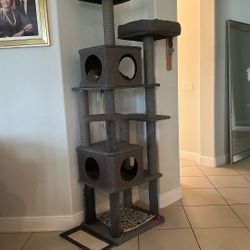 BASICALLY BRAND NEW CAT TREE 