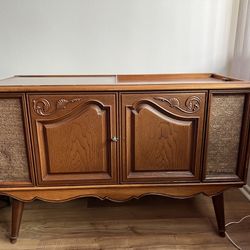 1963 Magnavox Record Cabinet In Working Condition