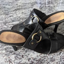 Aerosoles "Name Dame" T-strap Black Leather Slip On Sandals, $6 - Size 6
