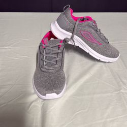 New Fila Kids Size 4 