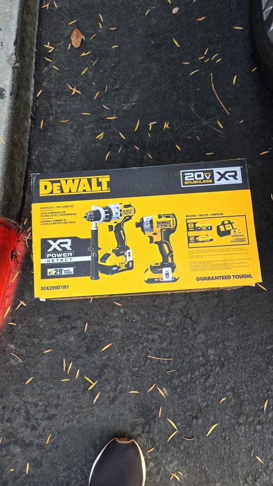 Dewalt 20v Combo Kit Brushless XR  With Fast Charger 