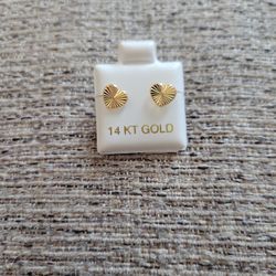 14k GOLD Heart Shape Studs
