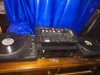Numark turntables w/mixer and records