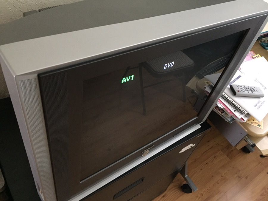 Samsung 24 inch CRT TV with remote and manual